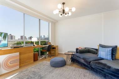 Bright and Modern Apartment in Amazing Location