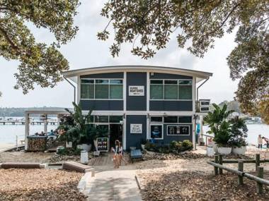 LEAFY HIDEAWAY // BALMORAL BEACH ON DOORSTEP