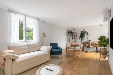 LEAFY HIDEAWAY // BALMORAL BEACH ON DOORSTEP