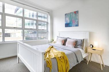 A Stylish & Bright Suite Next to Darling Harbour
