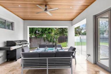 Entire Ultra Modern Luxury Home with Pool