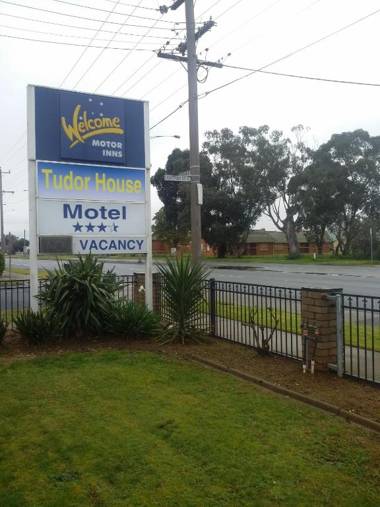 Tudor House Motel