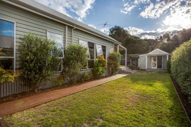 Cute Cottage on Cain - beach at end of street
