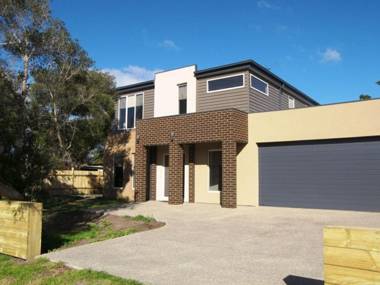 Modern Beachside 5 Bedrooms