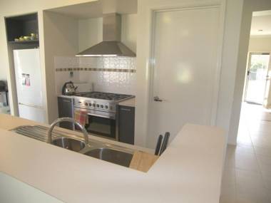 Modern Beachside 5 Bedrooms