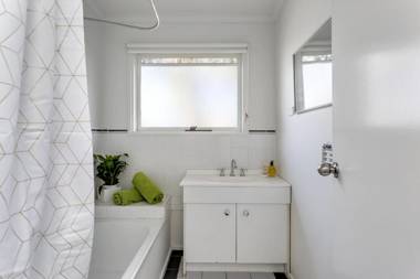 The Heyfield Hideaway: Tennis & Spa