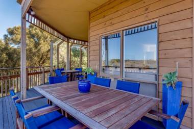 The Heyfield Hideaway: Tennis & Spa