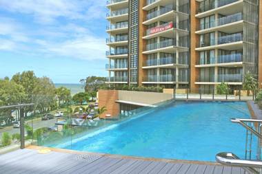 Oaks Redcliffe Mon Komo Suites