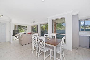 Aqualuna At Lighthouse Beach 8 Capalla Court