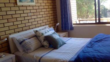 7 Flynn's Beach Apartment