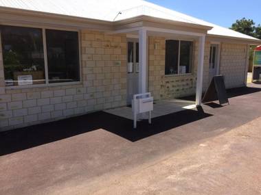 Pinjarra Caravan Park and Cabins