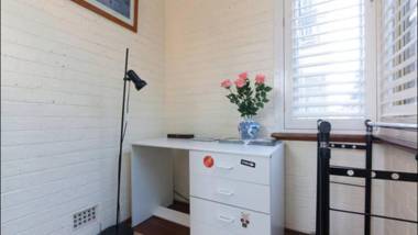 Broadway 4 Crawley Apartment