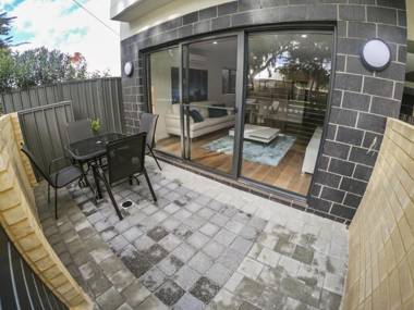 1 Bdrm Close Airport/Shops WIFI NETFLIX PARKING