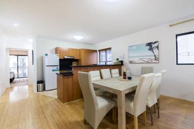 Spacious Homely Apartment Close to Everything