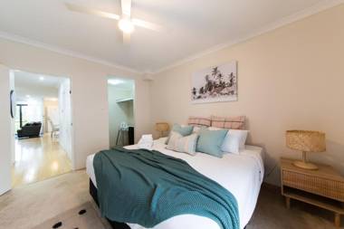 Spacious Homely Apartment Close to Everything