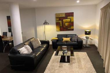 CITY VIEWS SO CENTRAL NETFLIX WINE PARKING WIFI