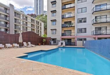 A Cozy 2BR Apt Top Location with FREE Parking