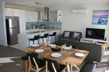 Penneshaw Oceanview Apartments