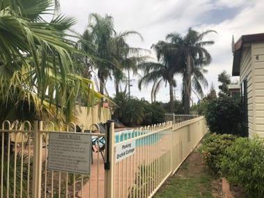 Parkes Country Cabins