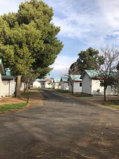 Parkes Country Cabins