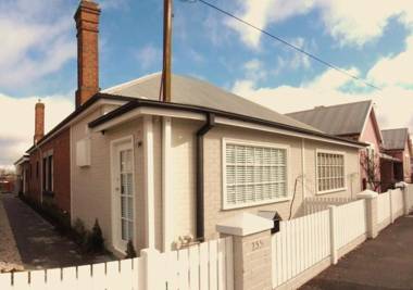 YSG The Edward Townhouse 155 - Steps To Town