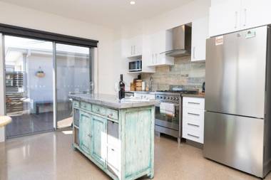 The Endsleigh -1 Bedroom Villa Free Wifi Near CBD