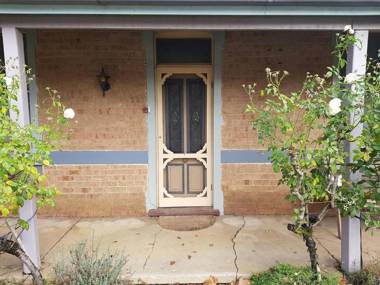 Cute Cottage On Byng - Walk To Town AND Pet Friendly