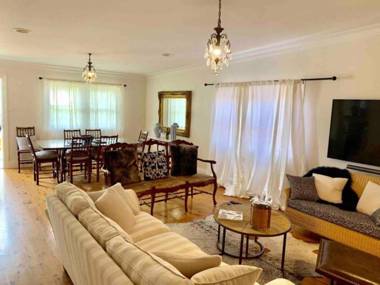 Ambrose On Byng - Central Location w/ 2 Bathroom