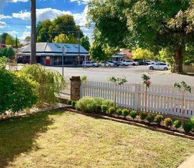 Ambrose On Byng - Central Location w/ 2 Bathroom