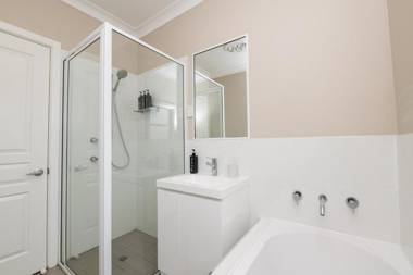 Kinross on Cox Sweet Neat & Simple + Wifi