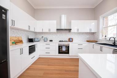 The Byng House Grand and Central Entertain 12