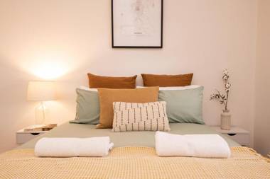 Lords Cottage Charming CBD Home Pet Friendly