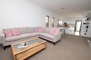 Villa 88 Stylish Modern Fresh & Light