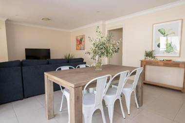 Park Villa Spacious 2 Bedroom Unit Close to CBD