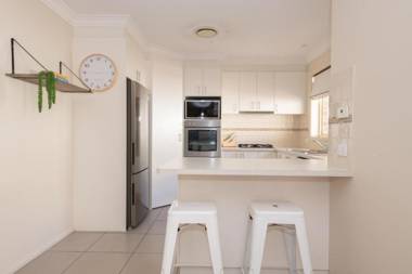 Park Villa Spacious 2 Bedroom Unit Close to CBD