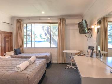 Pleasant Way River Lodge