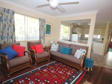 NORTH HAVEN SEA BREEZE - 9 David Campbell St  North Haven