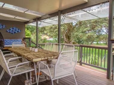 'RIVERSIDE RETREAT' 544 Ocean Drive North Haven