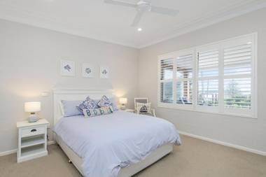 Casa Sorella - beachfront family home with pool