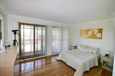 Illalangi - views pool walk to beach