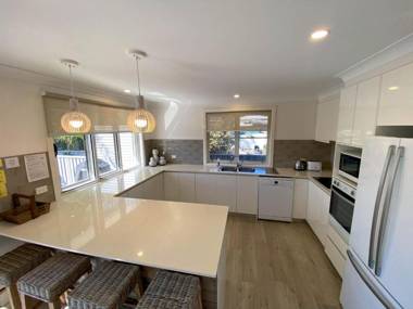 OFF THE WALL 6 Coral St NH