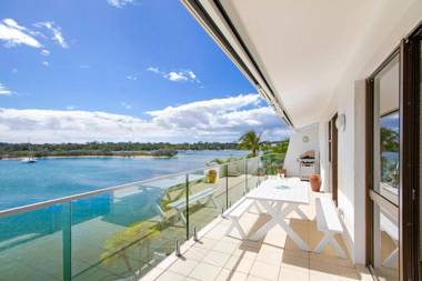 Commodore Apartment 8