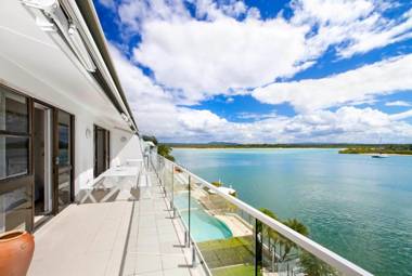 Commodore Apartment 8