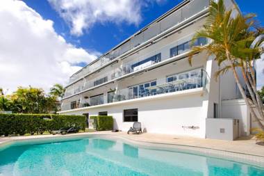 Commodore Apartment 8