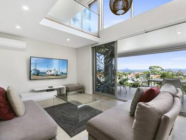 Exquisite Penthouse with views to Laguna Bay - Unit 3 Taralla 18 Edgar Bennett Avenue