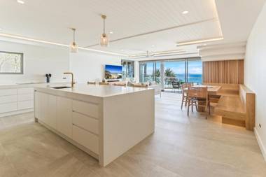 Premium beach location Hastings Street