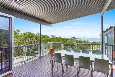 Trendy treetop living with sea views Noosa Heads