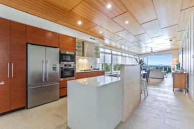 Trendy treetop living with sea views Noosa Heads