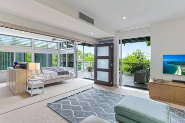 Trendy treetop living with sea views Noosa Heads