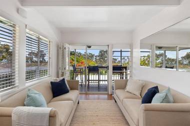 Ocean Views Central to everything  2 bed 2 minute walk to Beach